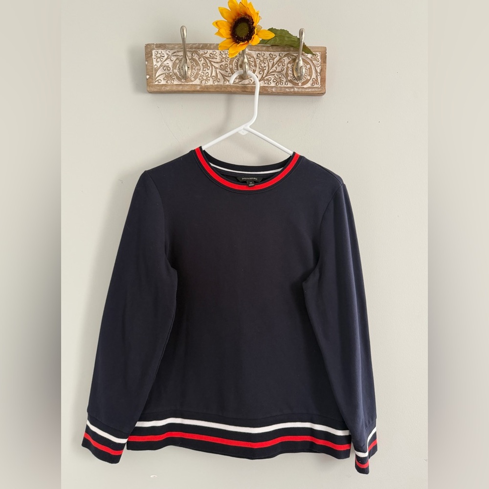 BANANA REPUBLIC Women’s Navy Sweater - Size Medium - Red & White Stripe Trim